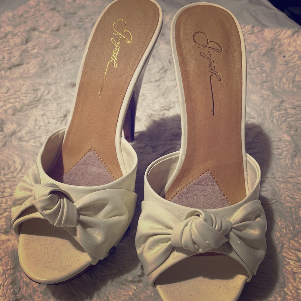 Gwyneth Heels